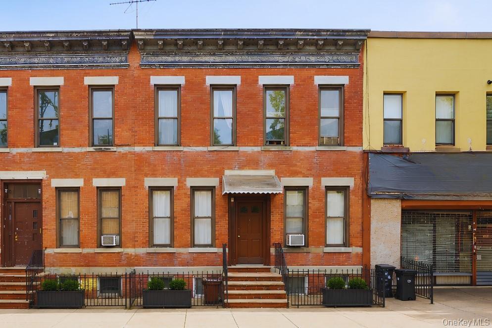 6415 Myrtle Ave, Glendale, NY à vendre Photo du bâtiment- Image 1 de 3