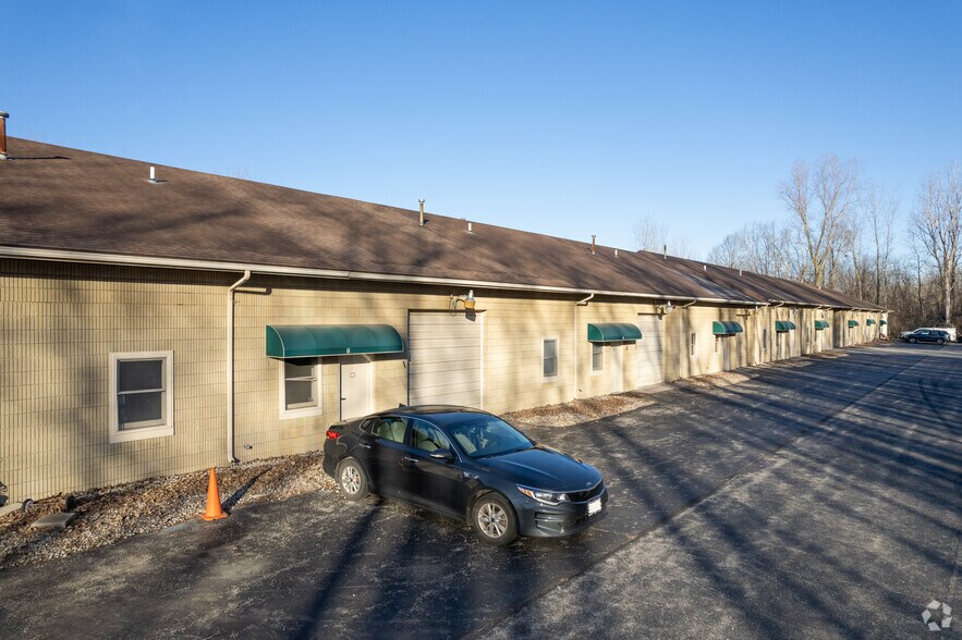 8432 Central Ave, Sylvania, OH à louer - Photo du bâtiment - Image 3 de 5