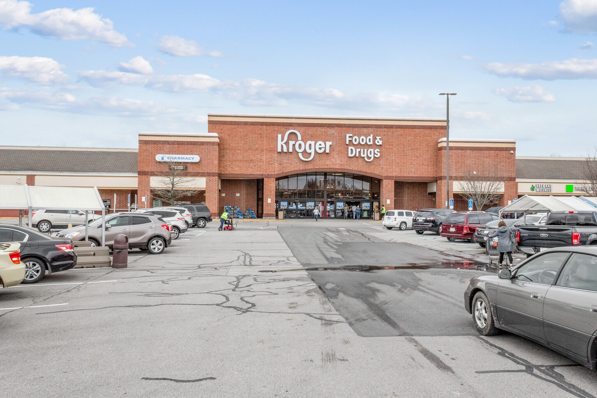 152-180 Logan St, Noblesville, IN for lease Primary Photo- Image 1 of 6