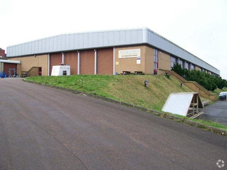 Former Robust UK Premises portefeuille de 2 propriétés à vendre sur LoopNet.ca - Photo principale - Image 1 de 2