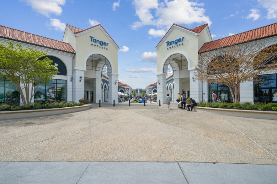 152 The Arches Cir, Deer Park, NY à louer - Photo du bâtiment - Image 1 de 8