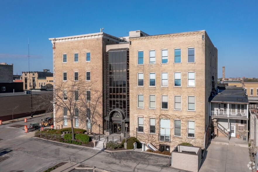 245 Main St, Racine, WI for lease - Building Photo - Image 3 of 7