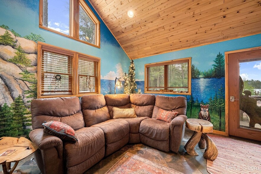 505 E Bass Woods Ln, Gwinn, MI for sale - Interior Photo - Image 3 of 49