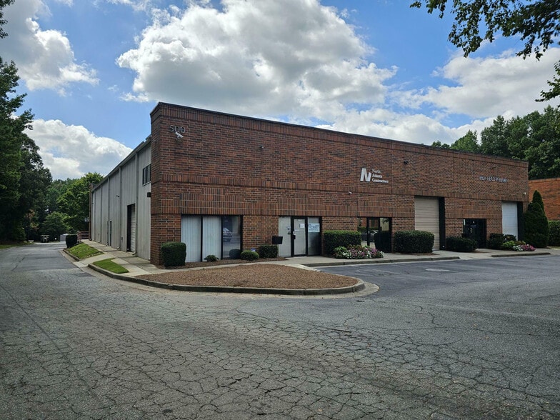 South Old Peachtree Units C & D portfolio of 3 properties for sale on LoopNet.ca - Primary Photo - Image 1 of 1