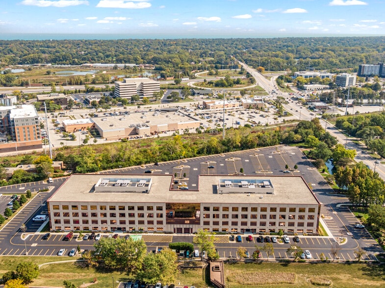 630-650 Dundee Rd, Northbrook, IL for lease - Building Photo - Image 3 of 16