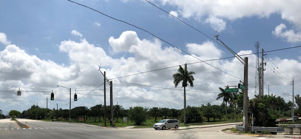 3990 Griffin Rd, Hollywood, FL à vendre - Photo du bâtiment - Image 2 de 9
