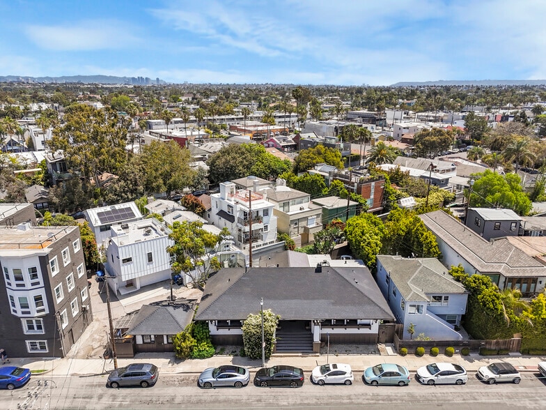 1300 Riviera Ave, Venice, CA à vendre - Photo du bâtiment - Image 2 de 16