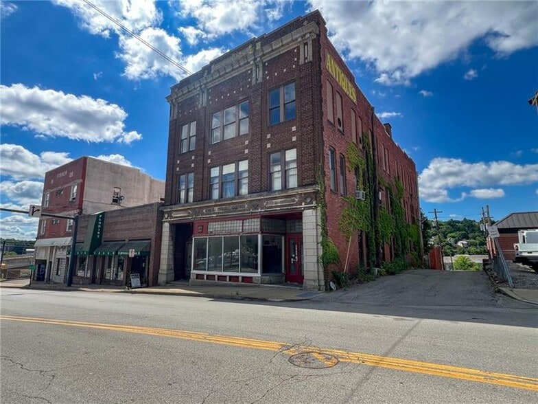 119 E Wayne St, Butler, PA for sale - Building Photo - Image 2 of 27