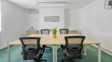 29 Cambray Pl, Cheltenham à louer Photo intérieure- Image 1 de 2