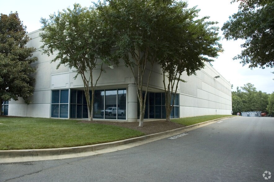 2145 Barrett Park Dr, Kennesaw, GA à louer - Photo du bâtiment - Image 2 de 9