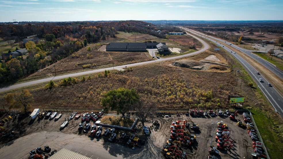 13388 Louisville Rd, Shakopee, MN à vendre - Photo du bâtiment - Image 2 de 8