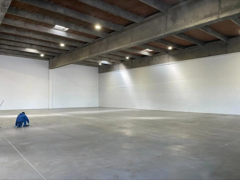 Flex in SAINT-OUEN-L'AUMONE for lease - Interior Photo - Image 3 of 8