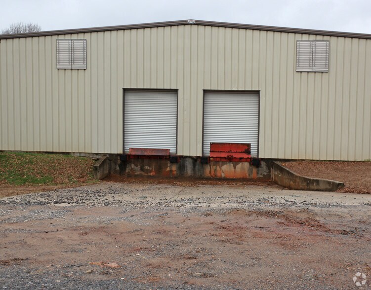 733 16th Ct, Alexander City, AL à vendre - Photo du bâtiment - Image 2 de 3