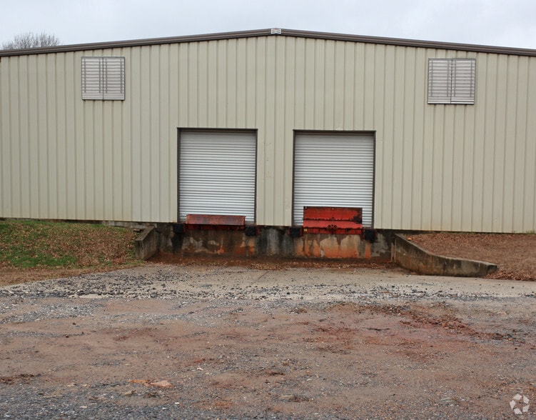 733 16th Ct, Alexander City, AL à vendre - Photo du bâtiment - Image 2 de 3