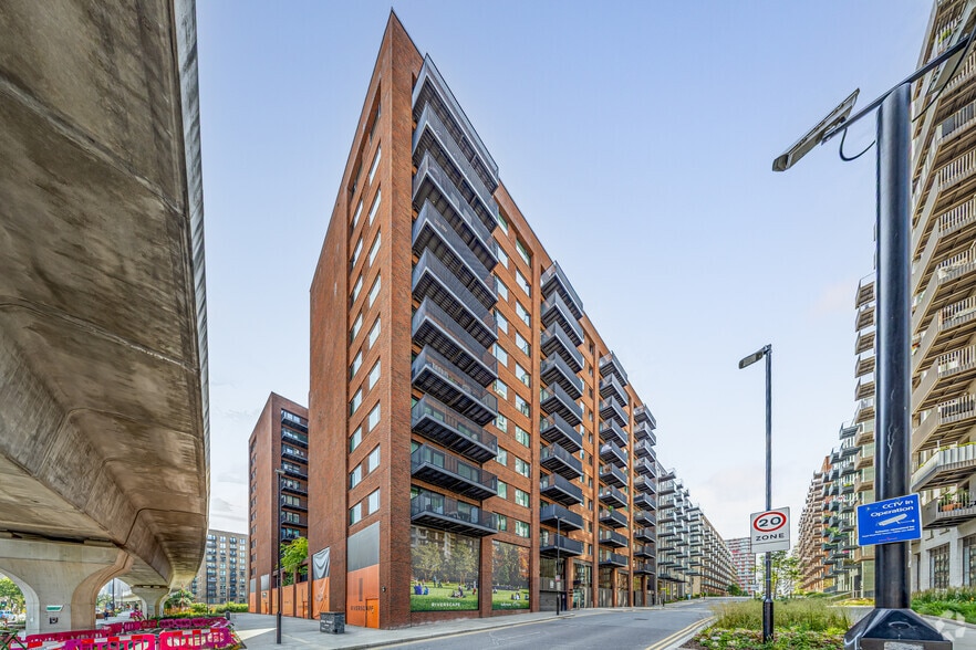 North Woolwich Rd, Londres à vendre - Photo du bâtiment - Image 2 de 22