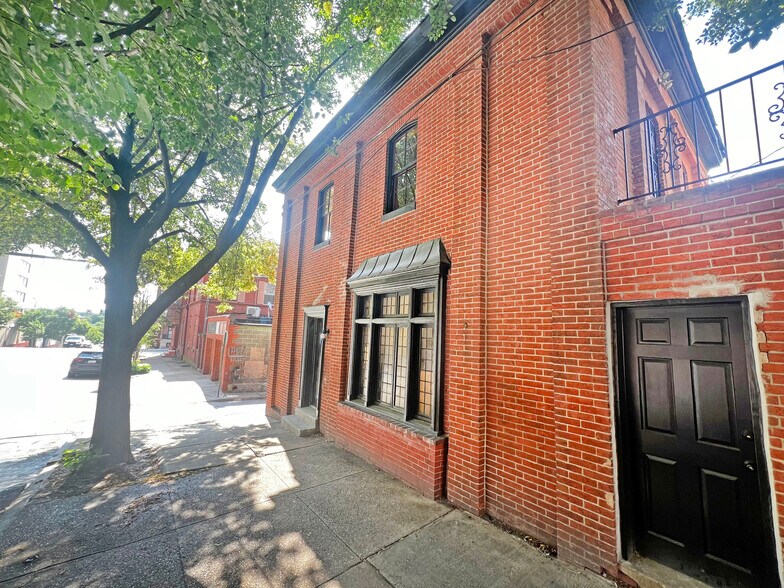 1041 St. Paul St, Baltimore, MD à vendre - Photo du bâtiment - Image 2 de 8