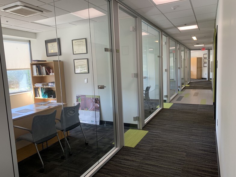 6100 Chevy Chase Dr, Laurel, MD for lease - Interior Photo - Image 3 of 19