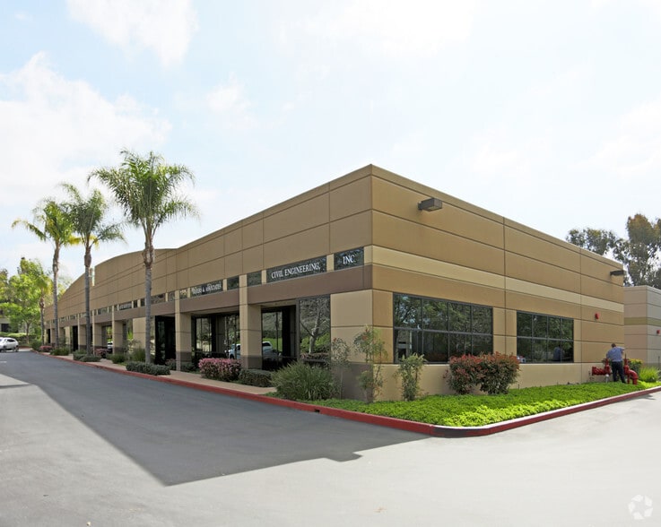 19 Spectrum Pointe Dr, Lake Forest, CA for lease - Primary Photo - Image 2 of 4