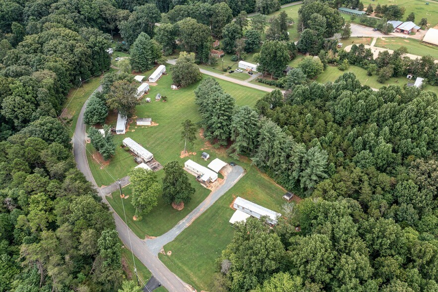 7 Lots and 7 Leased Mobile Homes portefeuille de 7 propriétés à vendre sur LoopNet.ca - Photo du bâtiment - Image 2 de 37