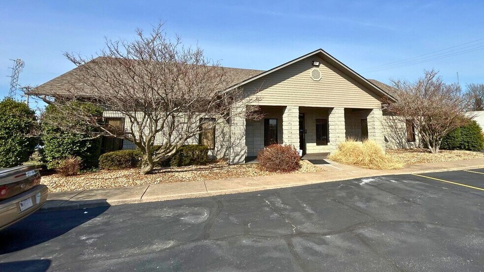 3043 E Cairo St, Springfield, MO à vendre - Photo du bâtiment - Image 3 de 12