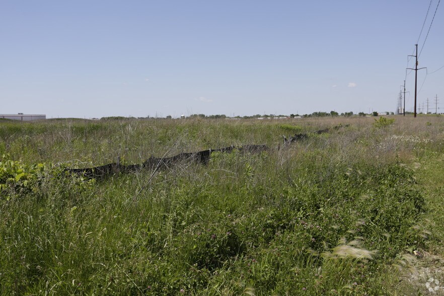 811 Fairview Dr, Dekalb, IL à louer - Photo du bâtiment - Image 2 de 2