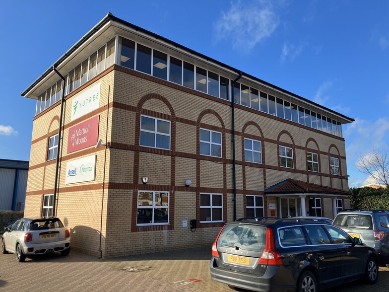 15 Kings Ct, Newmarket for lease - Building Photo - Image 1 of 1