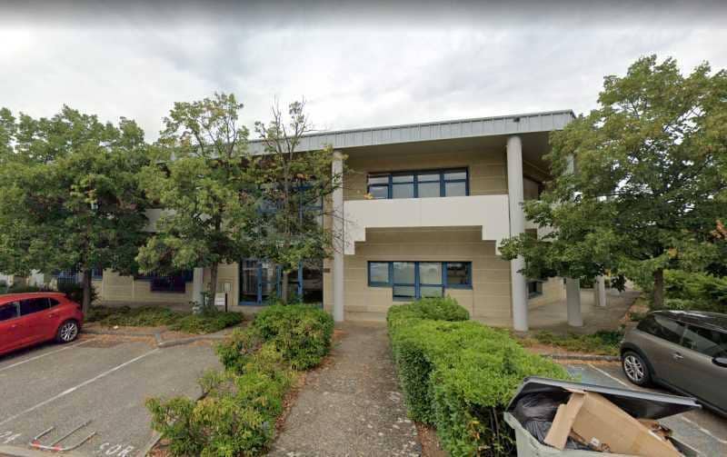 Office in Bron for lease Building Photo- Image 1 of 2