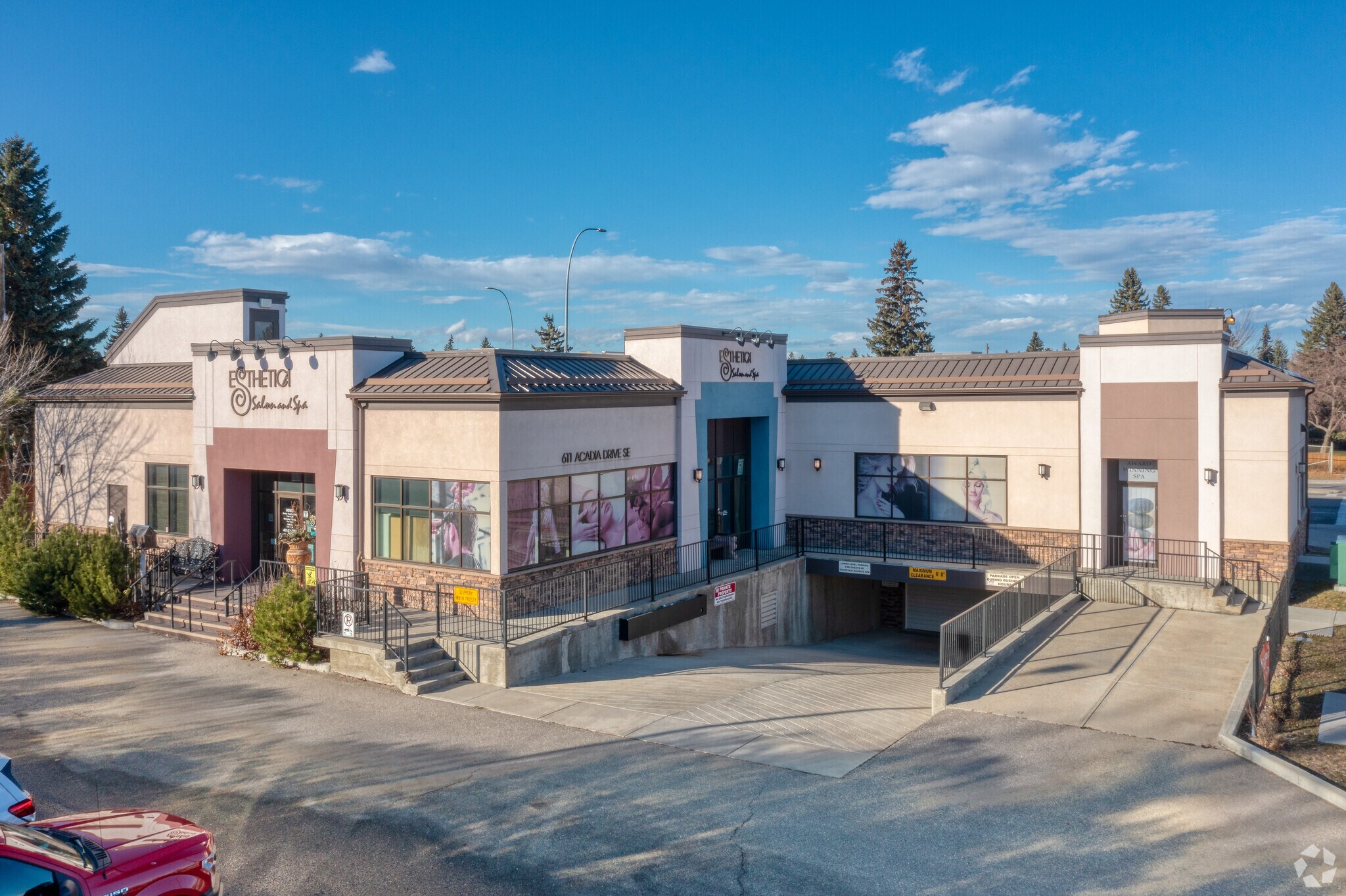 611 Acadia Dr SE, Calgary, AB for sale Primary Photo- Image 1 of 1