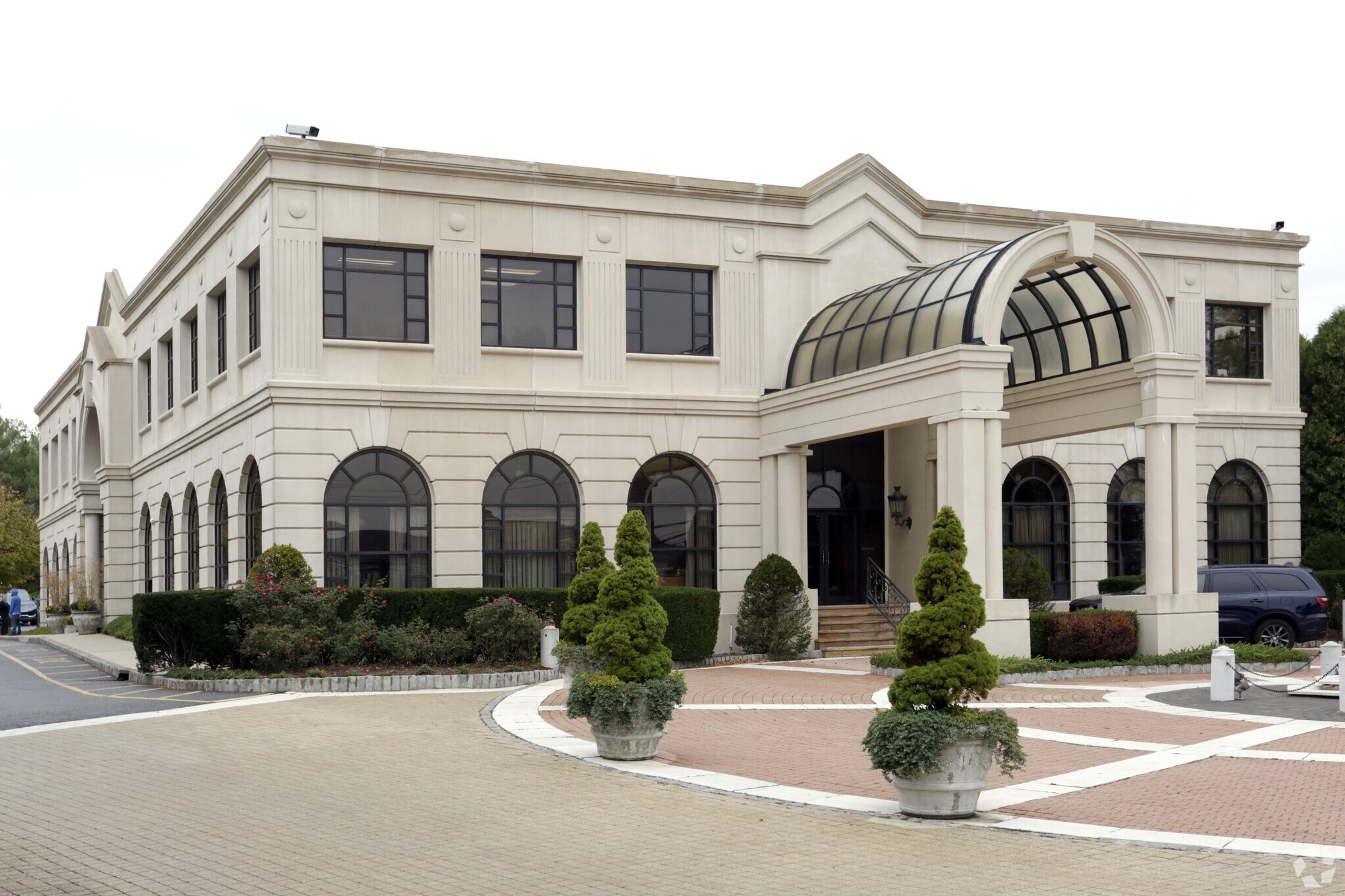 577 Chestnut Ridge Rd, Woodcliff Lake, NJ à louer Photo du bâtiment- Image 1 de 6