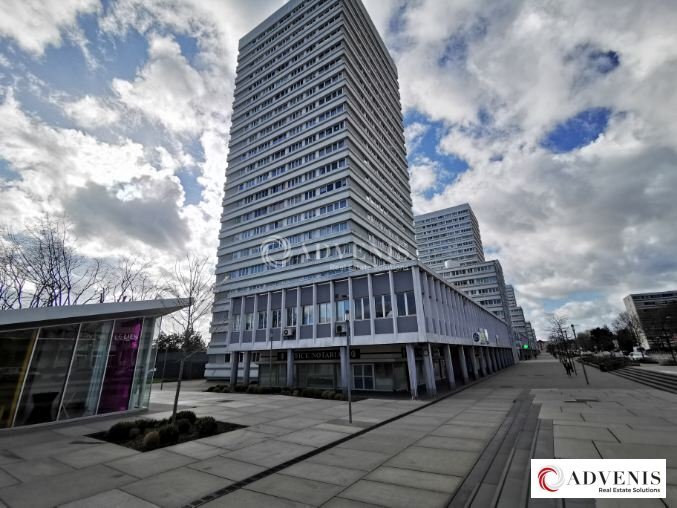 Retail in Mons-en-Baroeul for lease Building Photo- Image 1 of 7