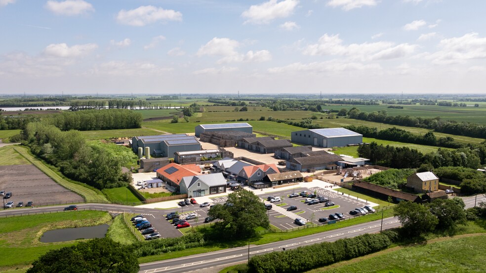 Stuntney Estate, Stuntney à louer - Photo du bâtiment - Image 2 de 4