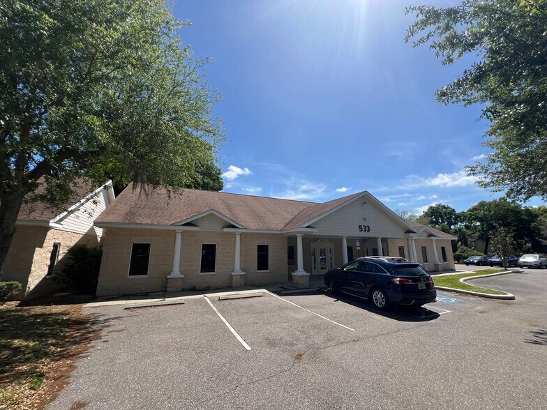 533 Medical Oaks Ave, Brandon, FL à louer - Photo du bâtiment - Image 2 de 14