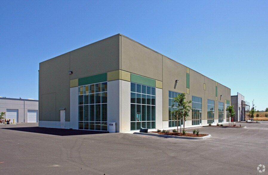 4021 N Freeway Blvd, Sacramento, CA for lease - Primary Photo - Image 1 of 5