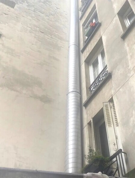 Retail in Paris for lease - Building Photo - Image 2 of 4