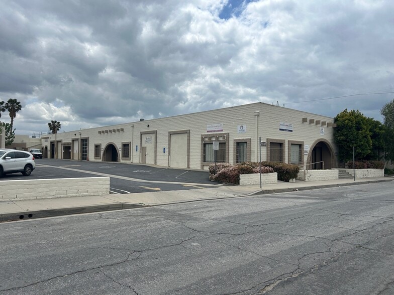 26881-26883 Ruether Ave, Santa Clarita, CA for lease - Primary Photo - Image 1 of 7
