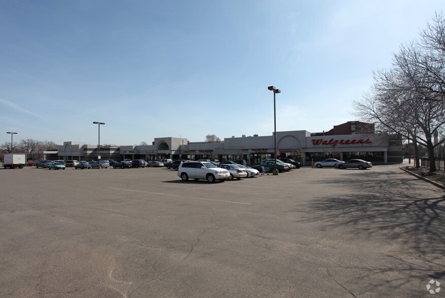 519-621 W Broadway Ave, Minneapolis, MN for lease - Primary Photo - Image 1 of 4