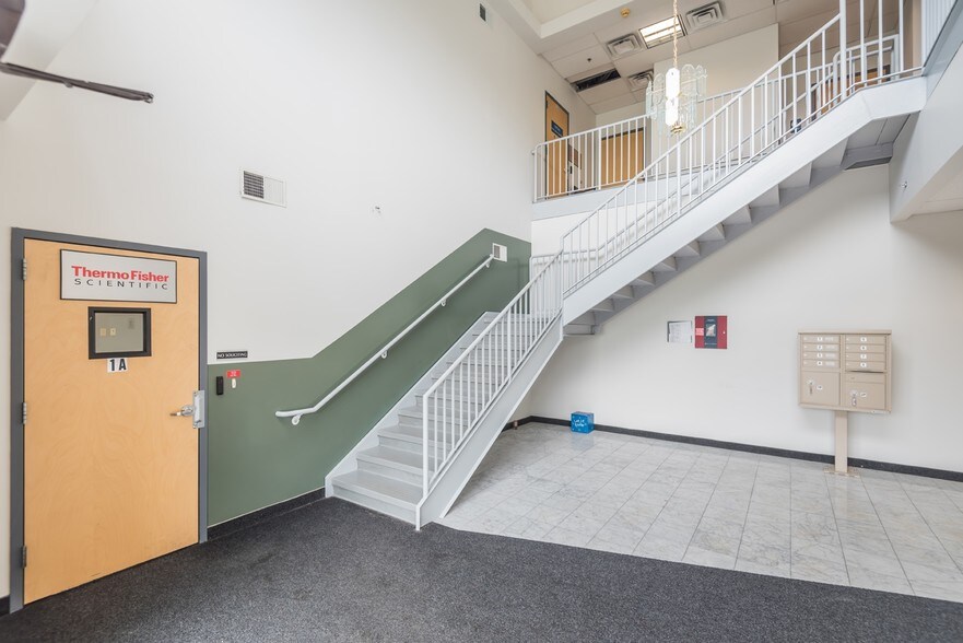 26 Parkridge Rd, Haverhill, MA à louer - Hall d’entrée - Image 3 de 21