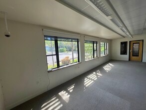 8725 NE Emerson St, Portland, OR à louer Photo du bâtiment- Image 2 de 6