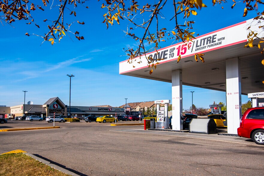 15630 87th Ave NW, Edmonton, AB à louer - Photo du bâtiment - Image 2 de 20