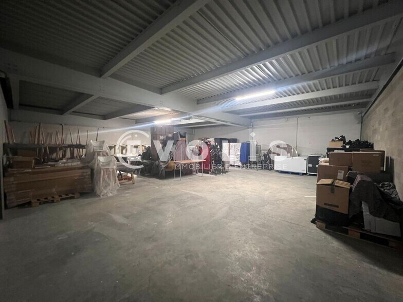 Flex in Neuilly-Plaisance for lease - Interior Photo - Image 2 of 8