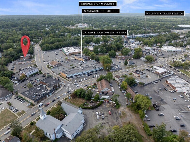 24 Wyckoff Ave, Waldwick, NJ à vendre - Photo du bâtiment - Image 3 de 50