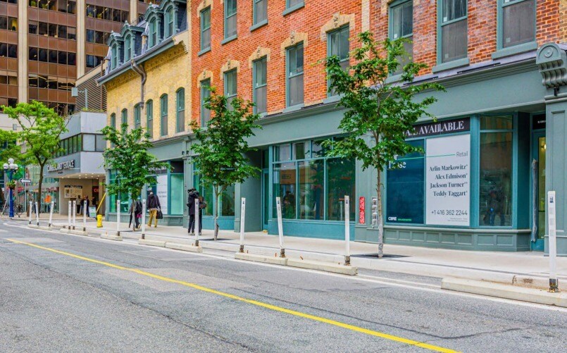 826-830 Yonge St, Toronto, ON à louer - Photo du bâtiment - Image 3 de 3