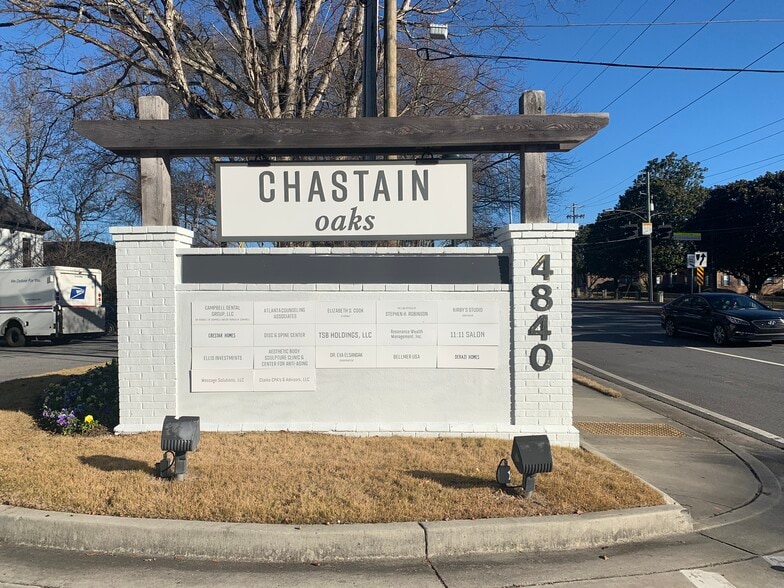 4840 Roswell Rd NE, Atlanta, GA à louer - Photo du bâtiment - Image 3 de 4