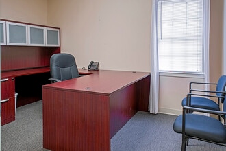 8052 Elm Dr, Mechanicsville, VA for lease Interior Photo- Image 1 of 18