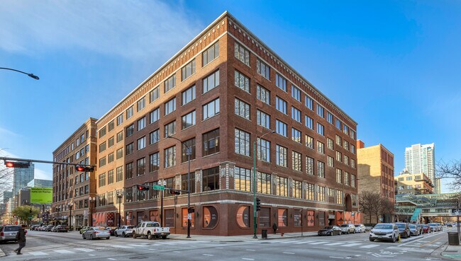 More details for 550 W Randolph St, Chicago, IL - Retail for Lease