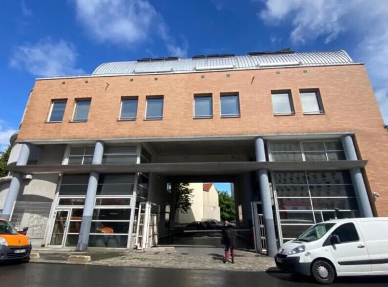 Bureau dans Saint-Ouen-sur-Seine à louer - Photo du bâtiment - Image 1 de 7