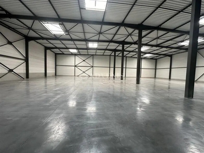 Industrial in Cysoing for lease - Building Photo - Image 3 of 8