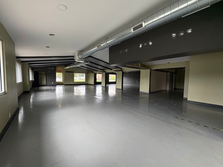 1201 Washington St, Columbus, IN for lease - Building Photo - Image 3 of 6