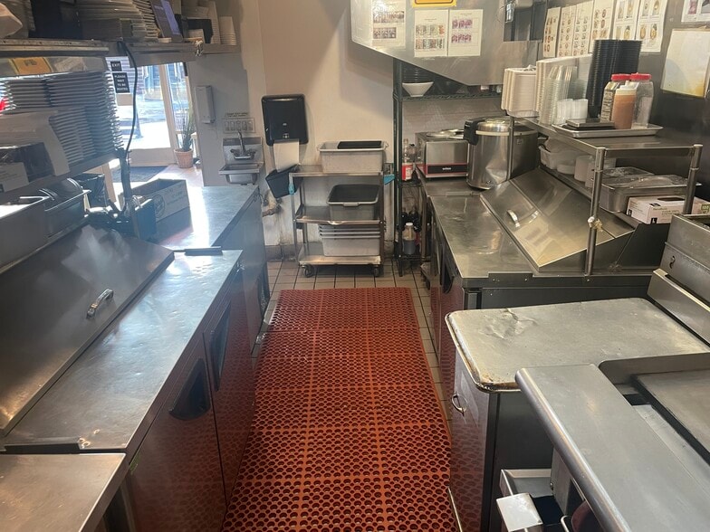 116 E Palm Ave, Burbank, CA à louer - Photo intérieure - Image 3 de 7