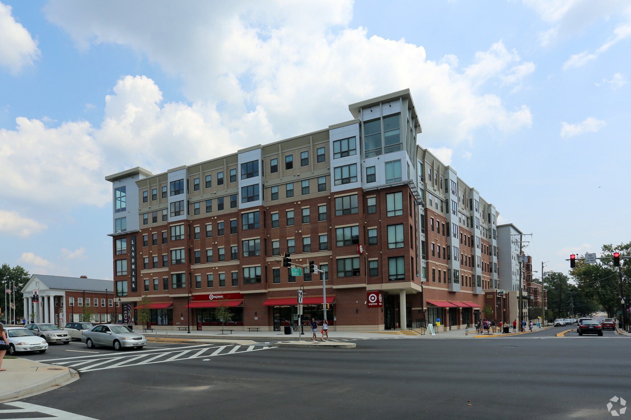 4500 College Ave, College Park, MD à louer Photo principale- Image 1 de 8